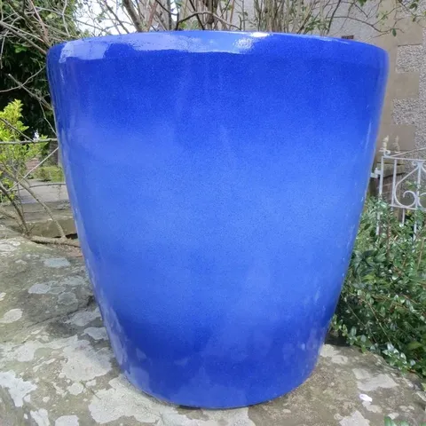 BOXED LARIAT STONE PLANT POT 