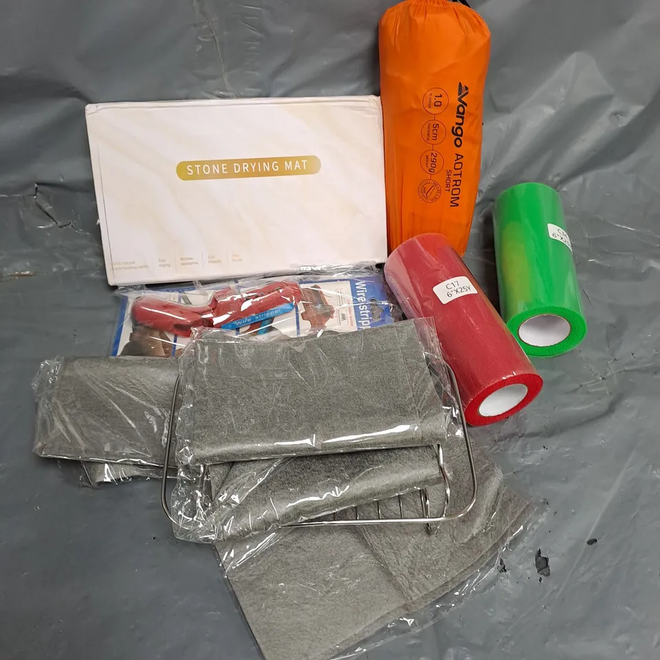 APPROXIMATELY 10 ASSORTED HOUSEHOLD ITEMS TO INCLUDE STONE DRYING MAT, WIRE STRIPPER VANGO AOTROM SHORT ETC