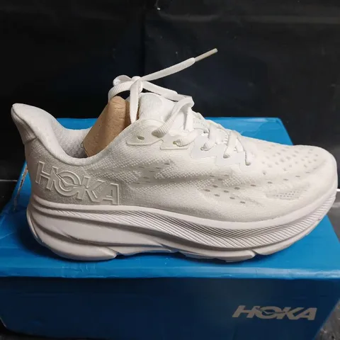 BOXED PAIR OF HOKA CLIFTON 9 WIDE WOMEN’S RUNNING SHOES – WHITE, UK 5 (US 6.5)