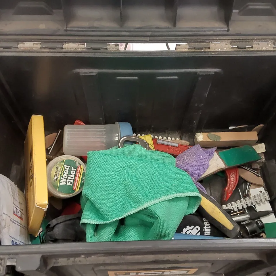 JCB TOOL CHEST CONTAINING AN ASSORTMENT OF TOOLS AND EQUIPMENT 