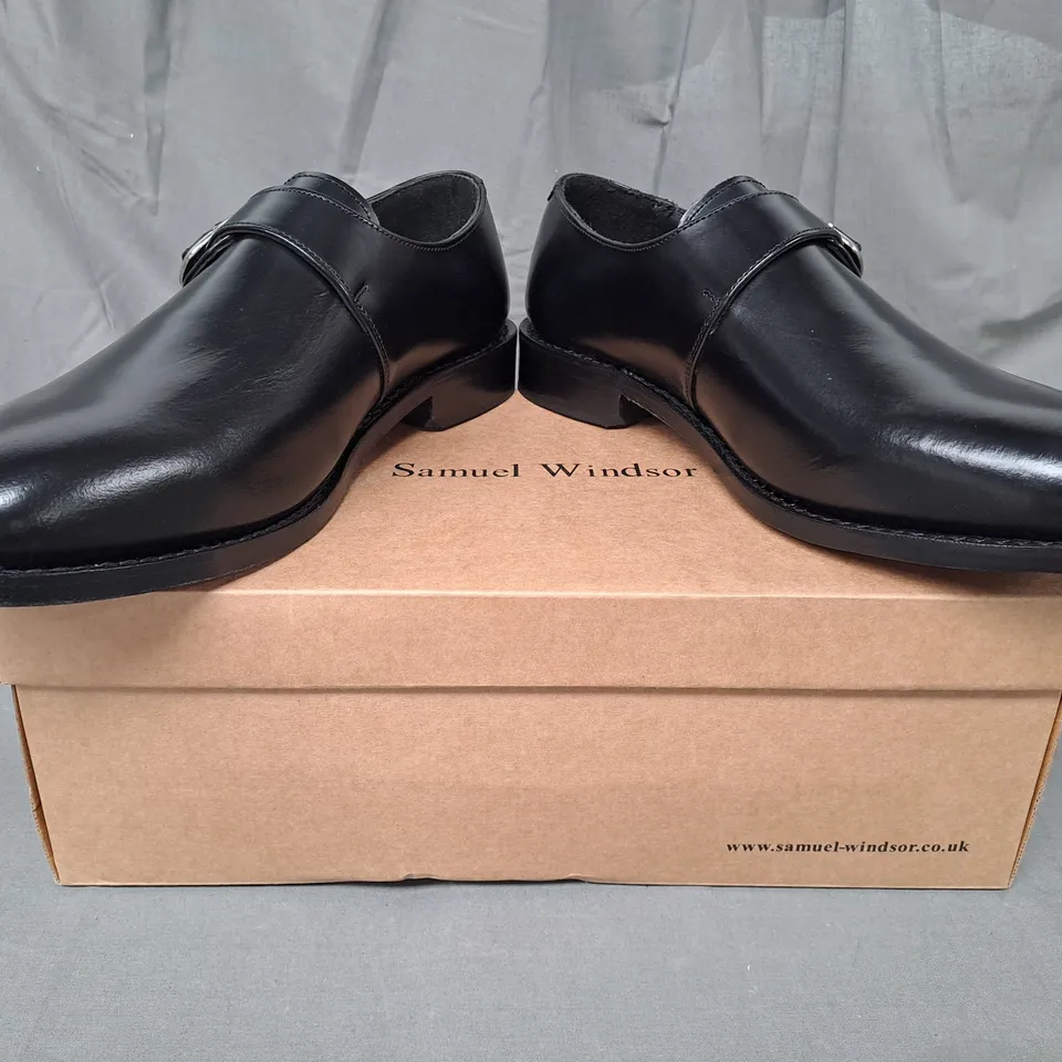 BOXED PAIR OF SAMUEL WINDSOR SHOES IN BLACK UK SIZE 10