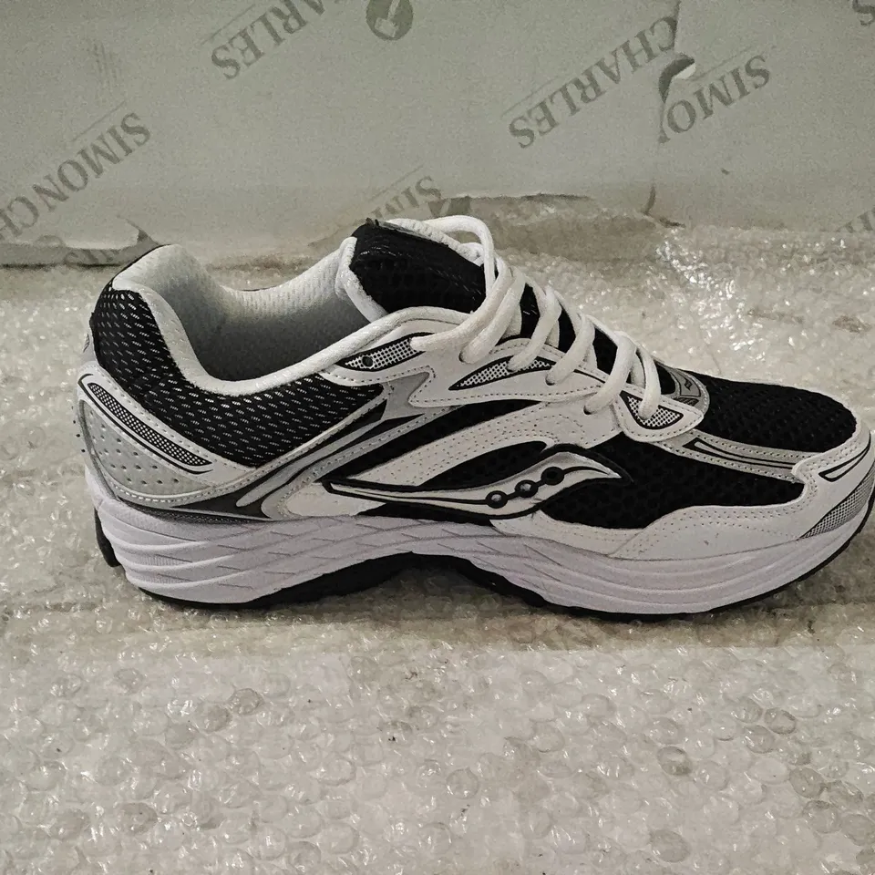 SAUCONY RUNNING SHOES IN BLACK/WHITE, MEN'S - UK 9