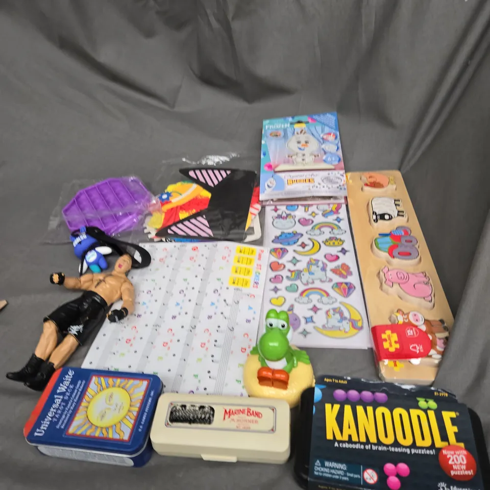 APPROXIMATELY 10 ASSORTED TOYS AND GAMES TO INCLUDE STICKERS, KANOODLE AND POPPET TOYS