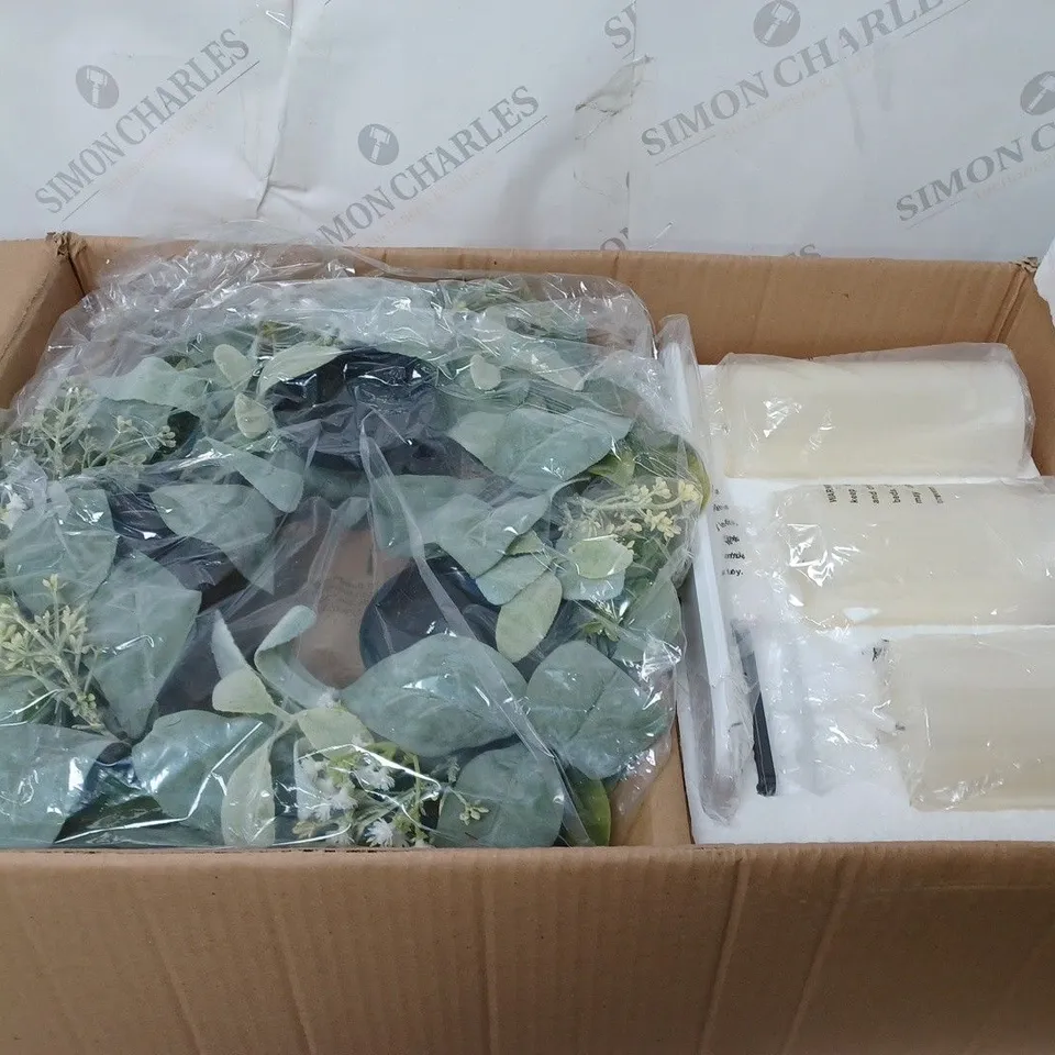 BOXED SET OF 3 CANDLES AND WREATH HOLDER 