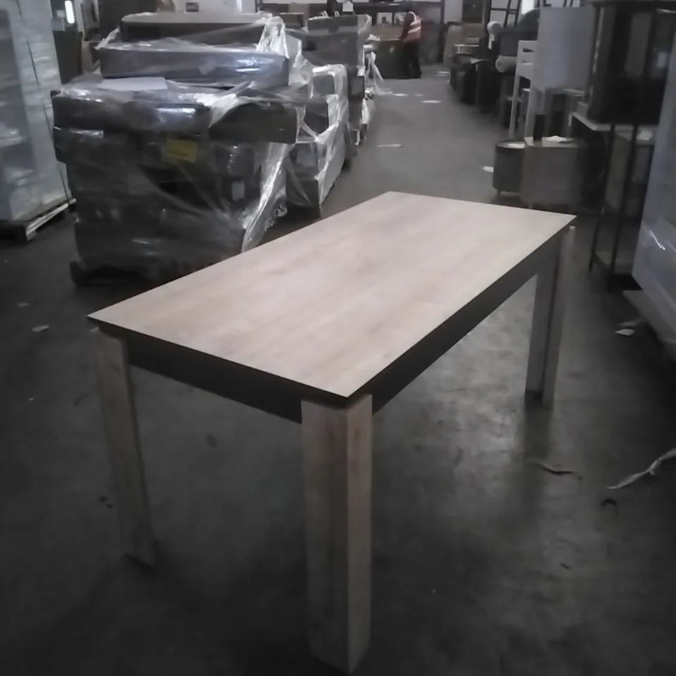 MANHATTAN DINING TABLE - ANTHRACITE/OAK