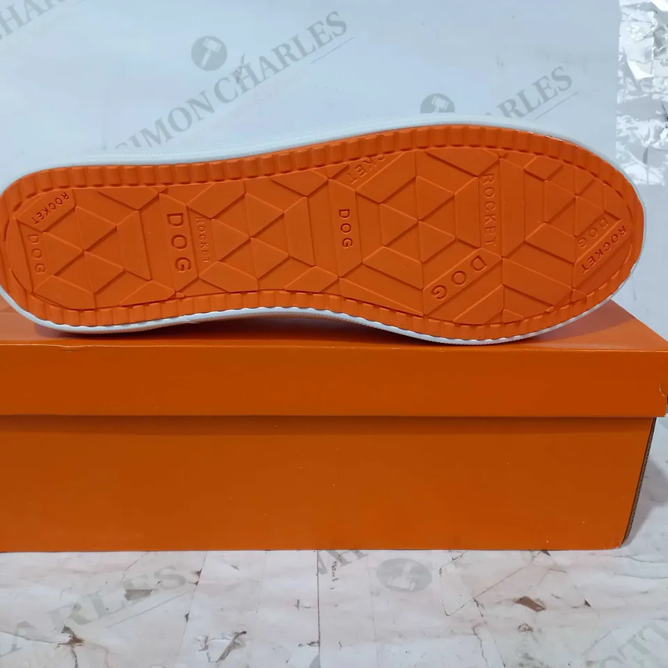 BOXED PAIR OF ROCKET DOG SHOES IN WHITE UK SIZE 7