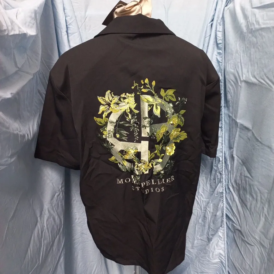 RIVER ISLAND STUDIOS MONTPELLIER STUDIOS SHORT SLEEVE SHIRT - M