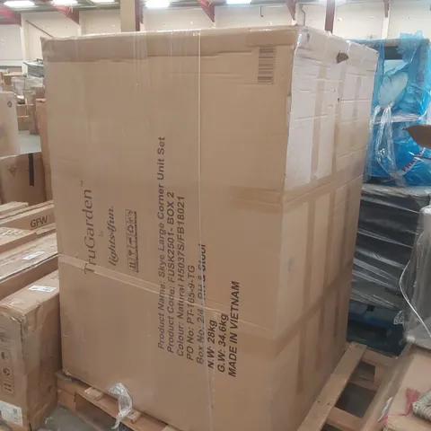 PALLET CONTAINING A LARGE QUANTITY OF ASSORTED DESIGNER GARDEN FURNITURE PARTS
