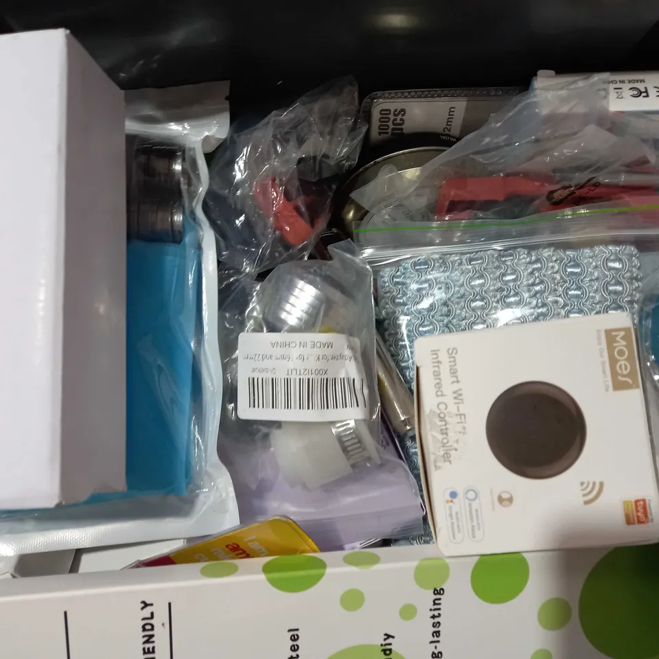 LOT OF APPROXIMATELY 10 ASSORTED HOUSEHOLD ITEMS TO INCLUDE CRIMPIT TOASIE MAKER FOR THINS, MOES SMART ZIGBEE 3.0 LIGHT SWITCH, ELEGANCY FIDGET PEN, ETC