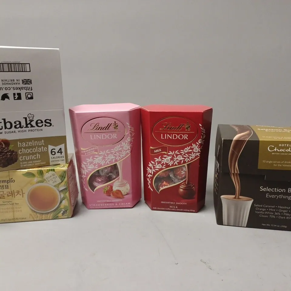 BOX OF APPROX 8 ASSORTED FOOD ITEMS TO INCLUDE - LINDT LINDOR CHOCOLATE - HOTEL CHOCOLAT SELECTION BOX - FITBAKES HAZELNUT CHOCOLATE CRUNCH ECT