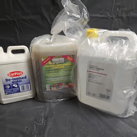 3 ASSORTED LARGE LIQUIDS TO INCLUDE CARPLAN DE-IONISED WATER, ORGANIC LIQUID SEAWEED FERTILISER, WHITE VINEGAR - COLLECTION ONLY