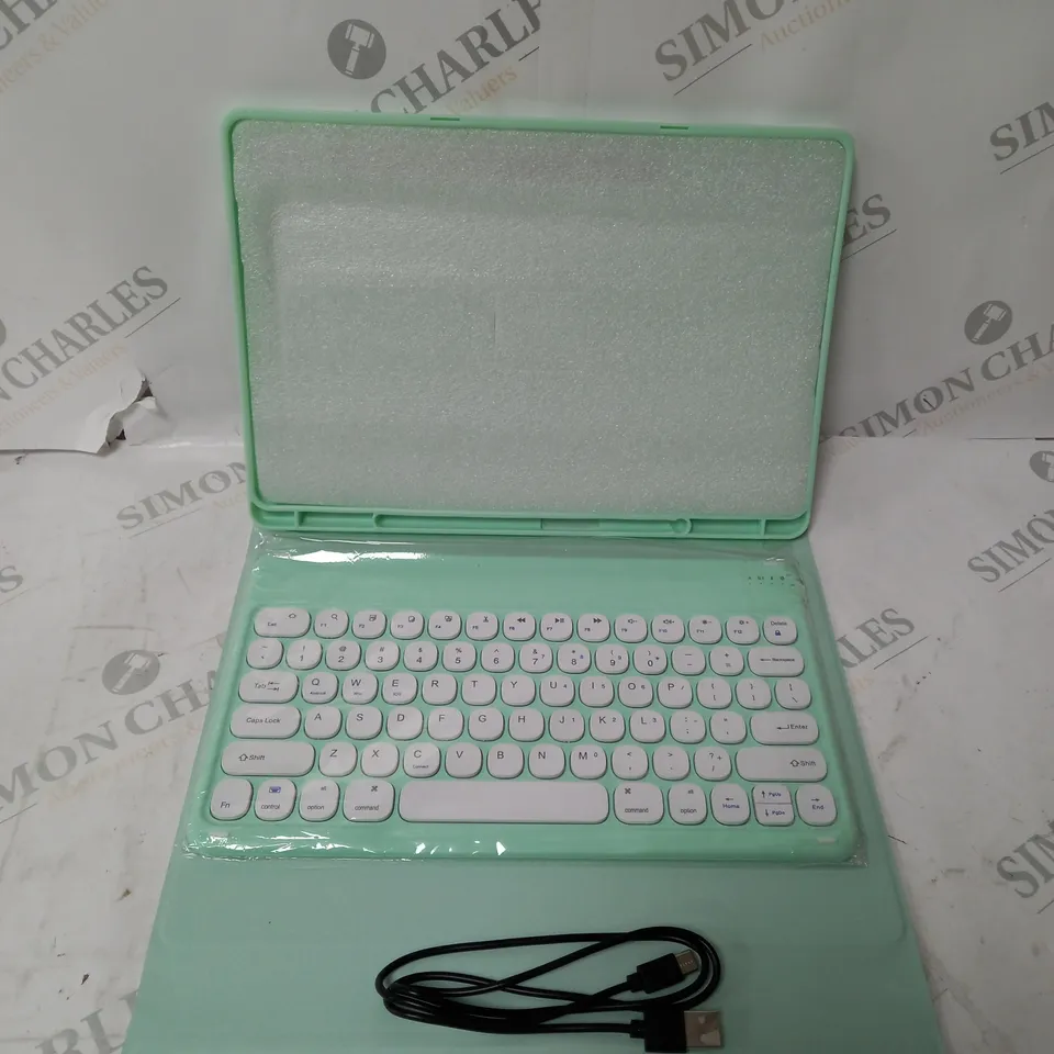 BOXED SMART KEYBOARD AND CASE
