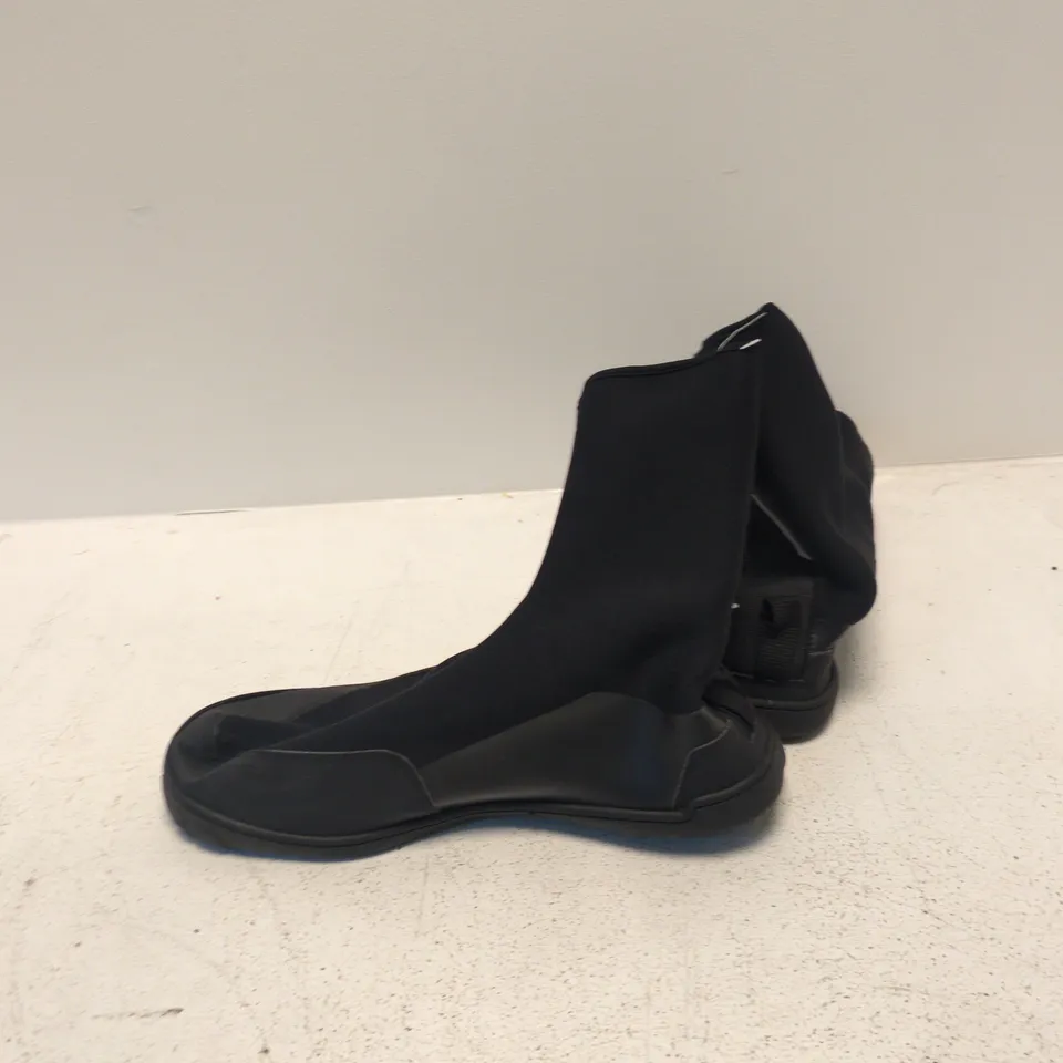 ENDURA MT500 CYCLING OVERSHOES – BLACK, SIZE S-M