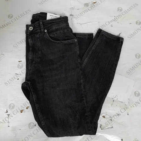 ZARA SKINNY CROP JEANS IN BLACK SIZE 8