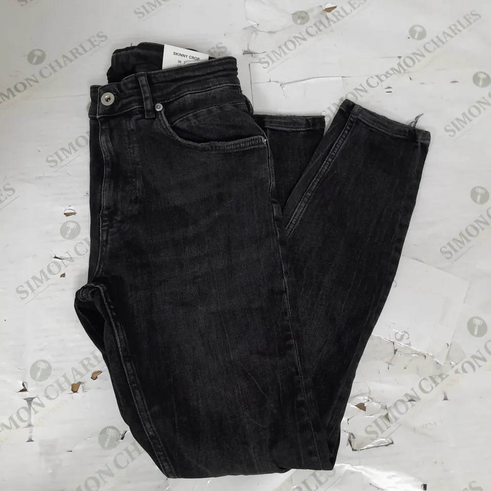 ZARA SKINNY CROP JEANS IN BLACK SIZE 8