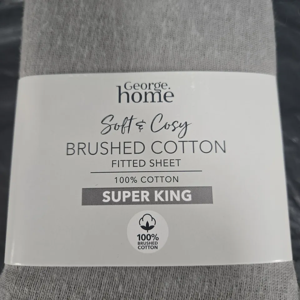 PALLET CONTAINING APPROXIMATELY 40 BRAND NEW GREY SOFT&COSY BRUSHED COTTON FITTED SHEETS 