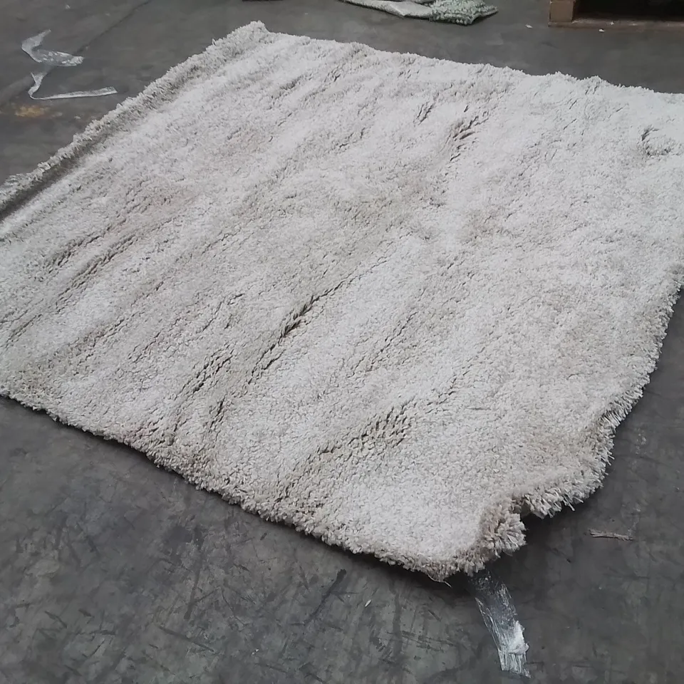 QUALITY DESIGNER AREA RUG - APPROXIMATELY 200X200CM
