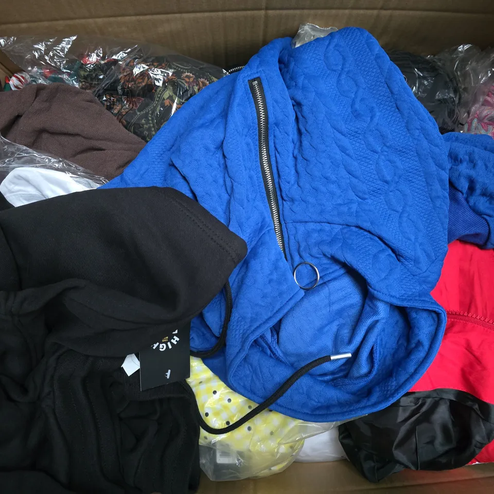 APPROXIMATELY 35 ASSORTED CLOTHING ITEMS IN VARIOUS SIZES, STYLES & COLOURS TO INCLUDE BRANDS SUCH AS HIGH DIVE, M&S, SOX UK, ETC - COLLECTION ONLY