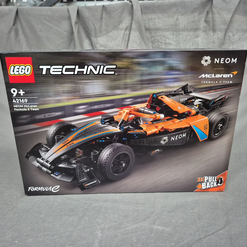 LEGO TECHNIC NEOM MCLAREN FORMULA E TEAM - 42169