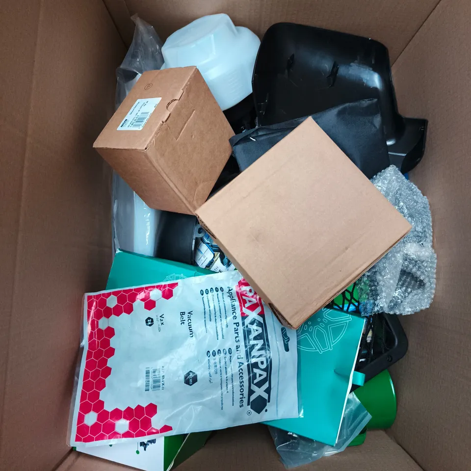 APPROXIMATELY 20 ASSORTED VEHICLE PARTS/ACCESSORIES TO INCLUDE SMARTPHONE HOLDER, OIL CONTAINER, STORAGE TANK ETC 