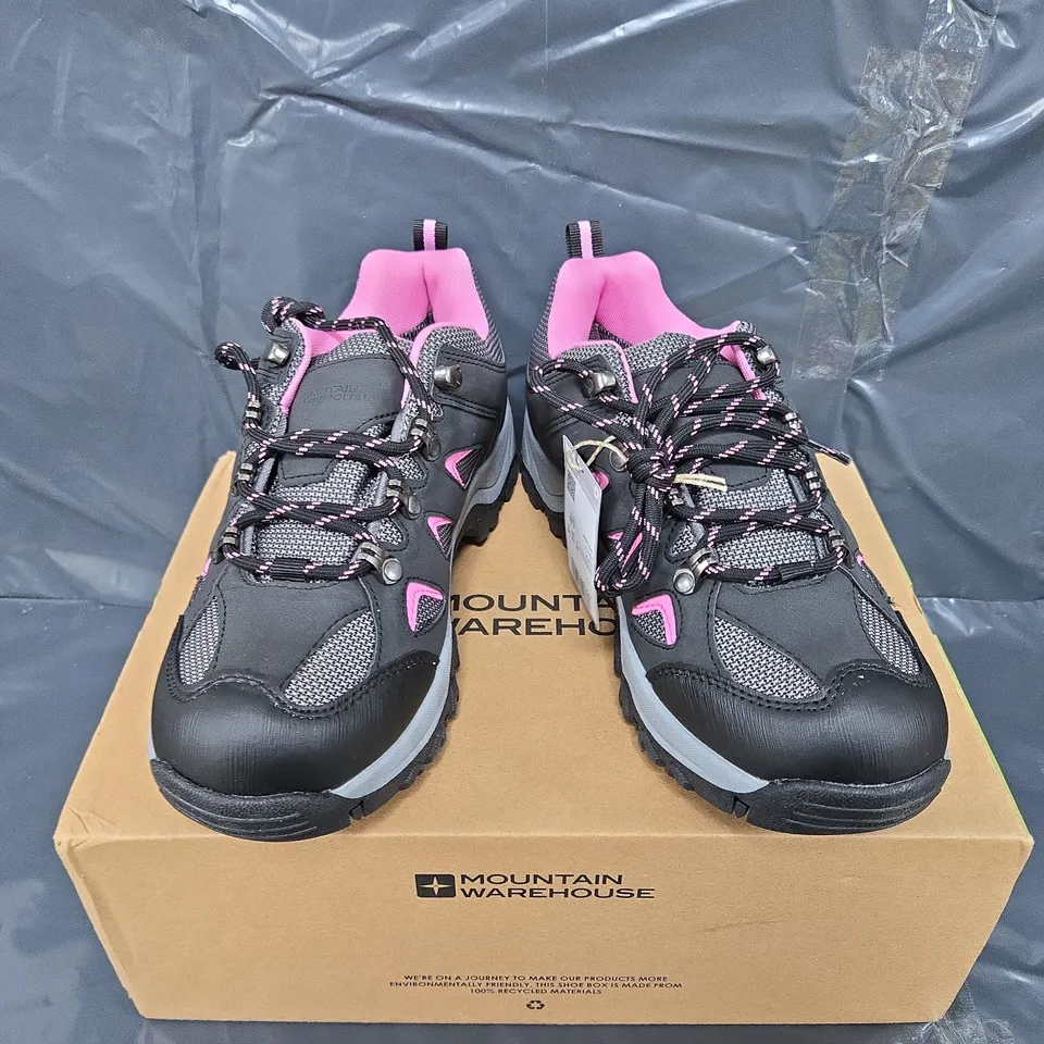 BOXED PAIR OF MOUNTAIN WAREHOUSE ADVENTURER WOMENS WATERPROOF WALKING SHOES IN BLACK/PINK - UK 5