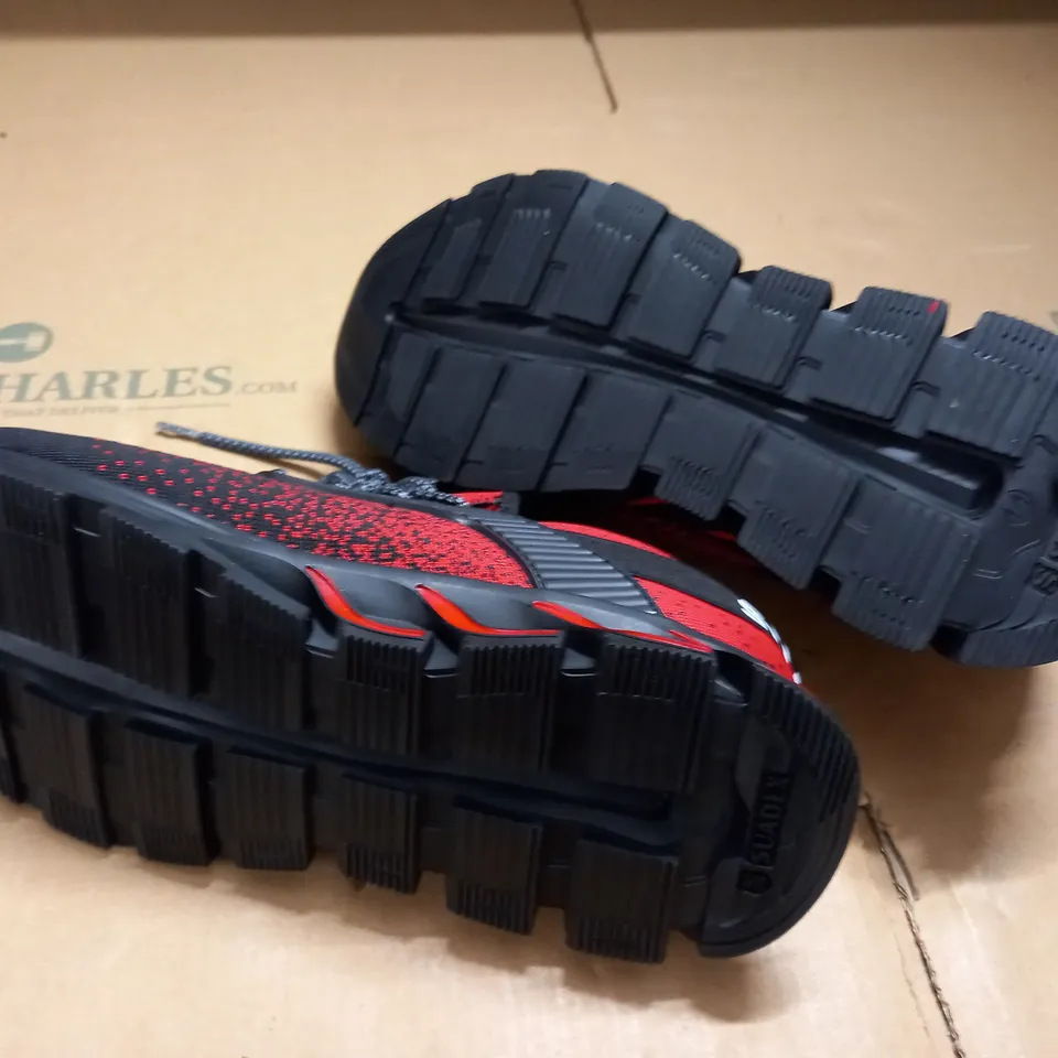 PAIR OF SUADEX STEEL TOED TRAINERS - 44