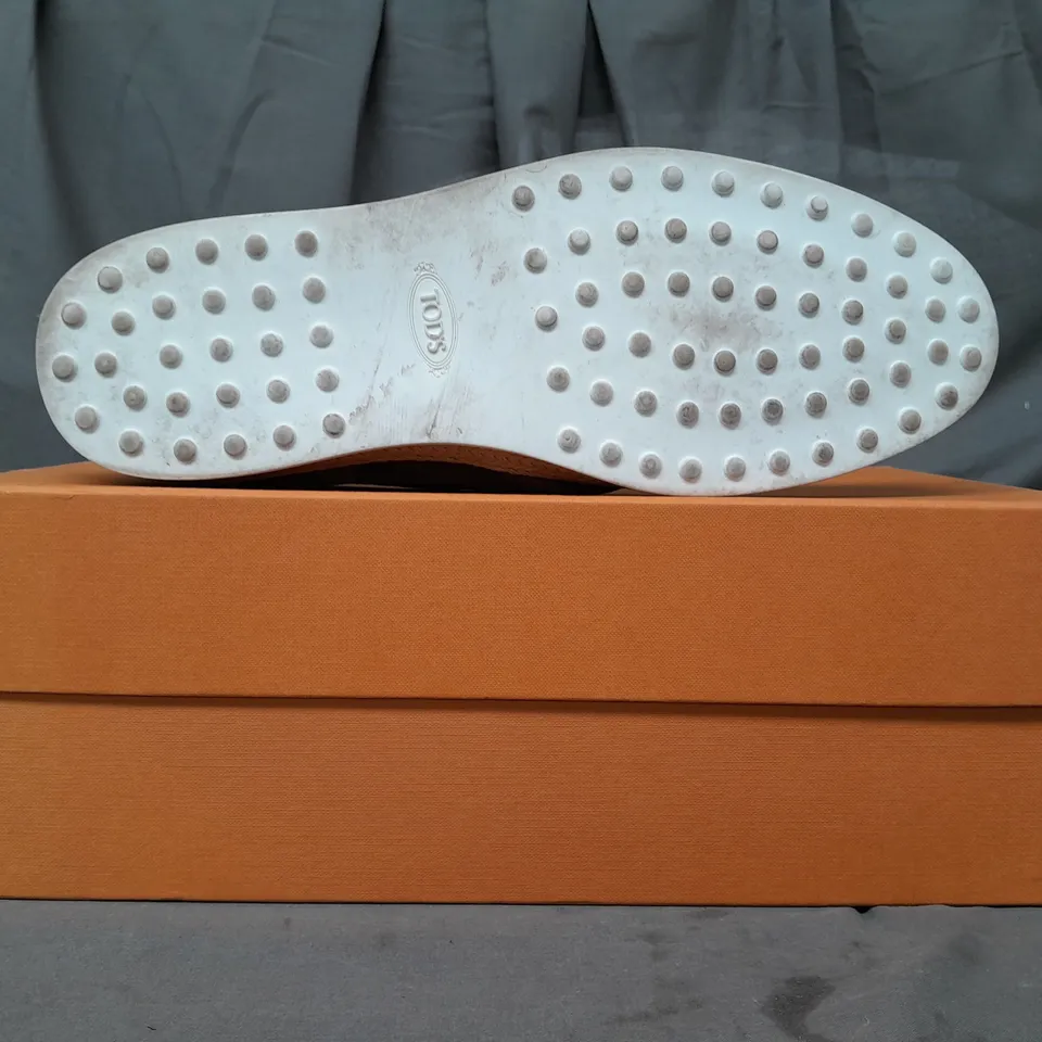 BOXED PAIR OF TOD'S SUEDE LOAFERS IN GREY SIZE 8.5