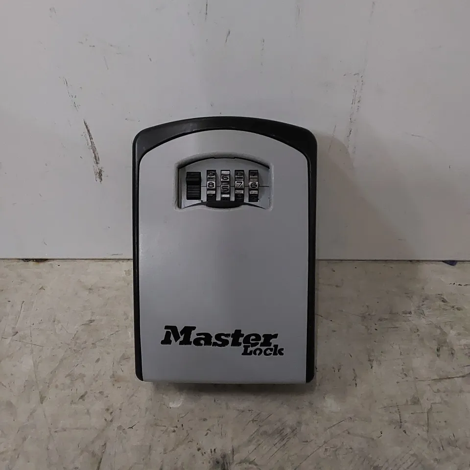 MASTER LOCK WALL MOUNTED KEY SAFE