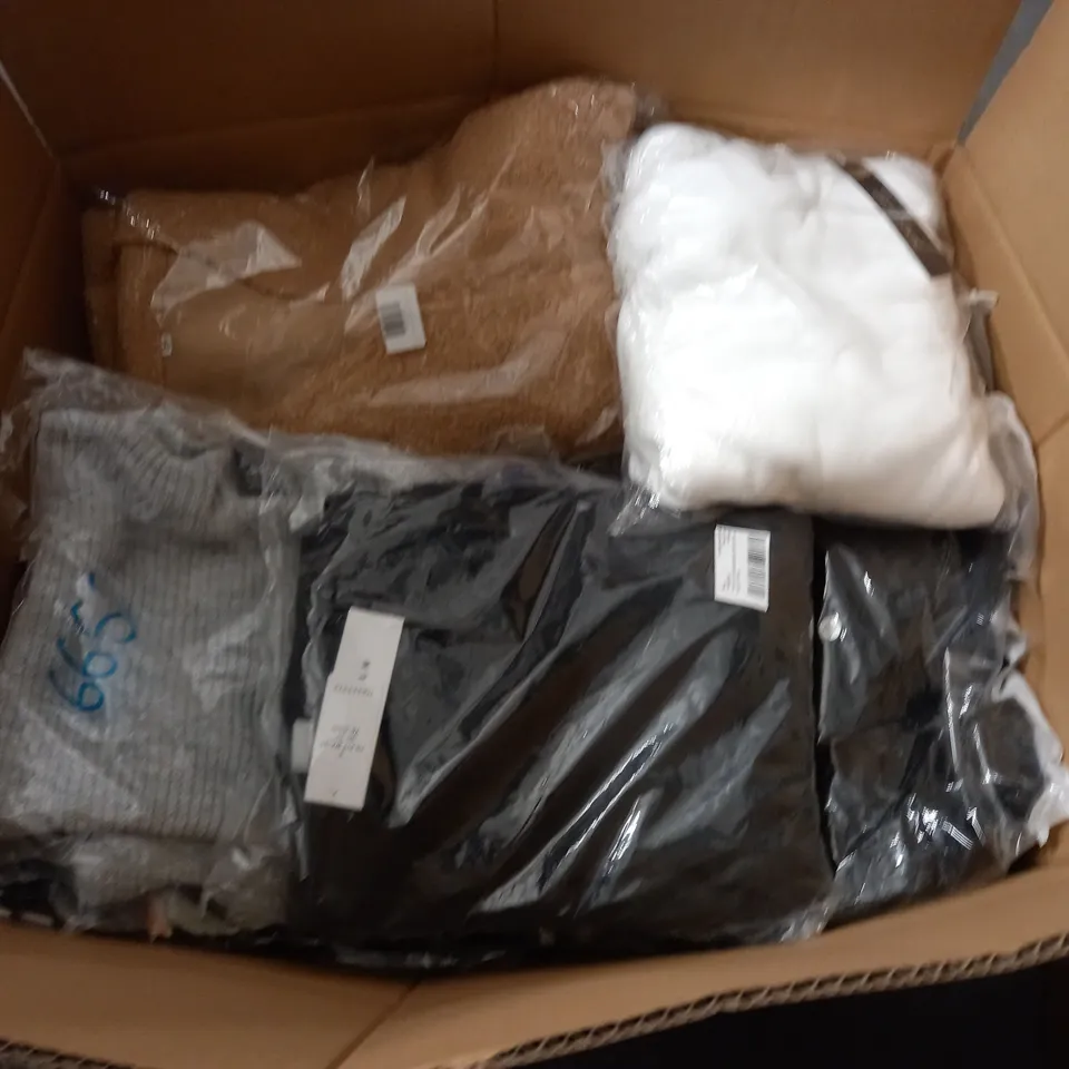LARGE QUANTITY OF ASSORTED BAGGED CLOTHING ITEMS 