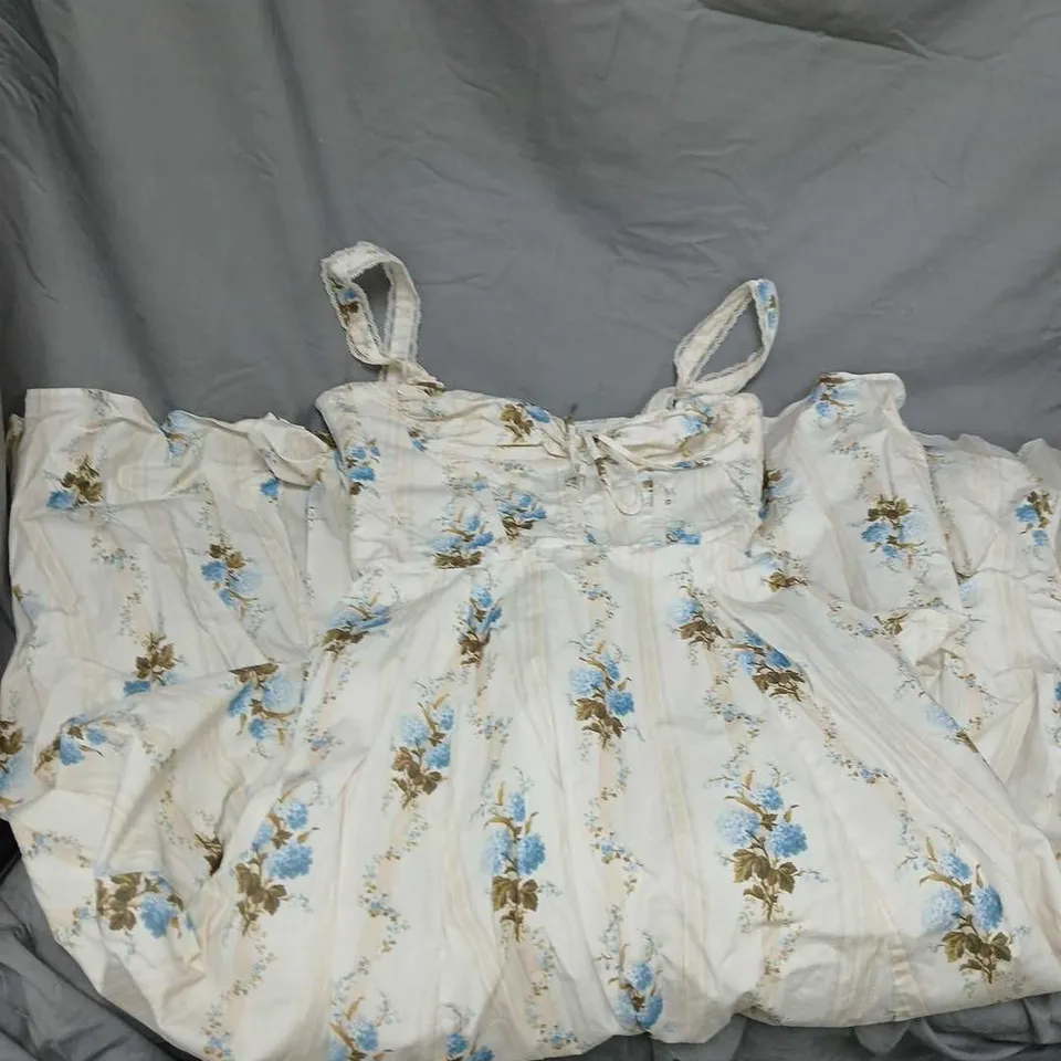 WOMEN'S FLORAL PRINT NIGHTDRESS WITH BUILT-IN CUPS – SIZE S (A-G) 