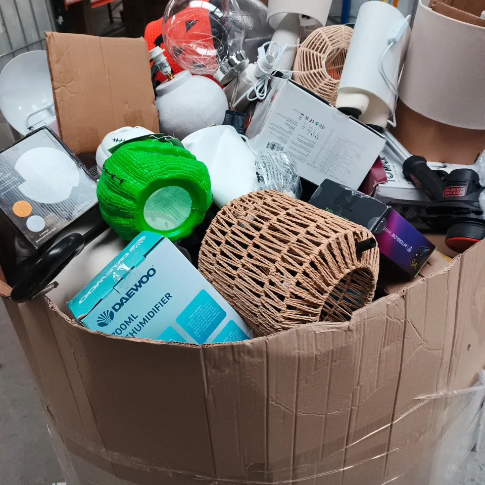 PALLET CONTAINING LARGE QUANTITY OF HOUSEHOLD ITEMS TOO INCLUDE DEHUMIDIFIER , DAMAGED LAMPS , HALLOWEEN ACCESSORIES , CONSOLE CONTROLLERS , ETC