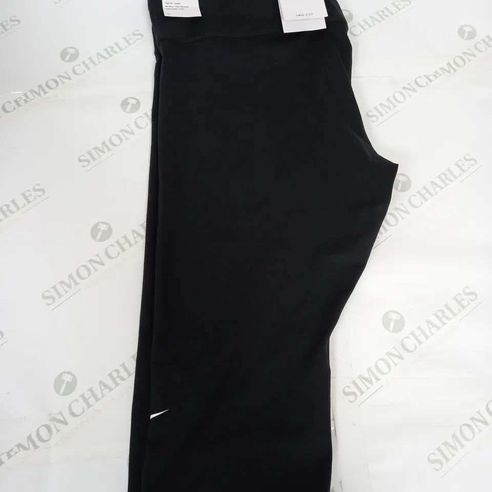 NIKE DRI-FIT WOMENS SHORTS SIZE XXL
