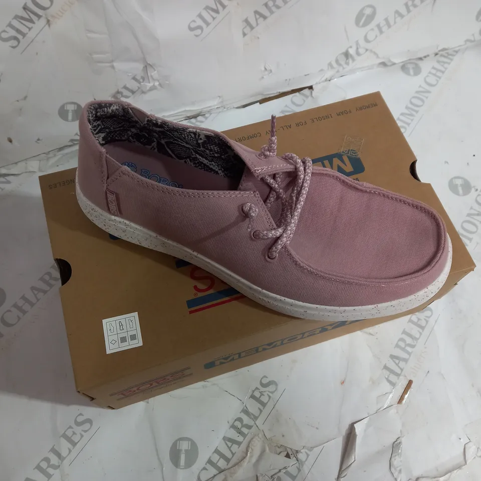 BOXED PAIR OF BOB'S BY SKECHERS TEXTILE TRAINERS IN MAUVE WITH WHITE SPECKLED SOLE SIZE 6