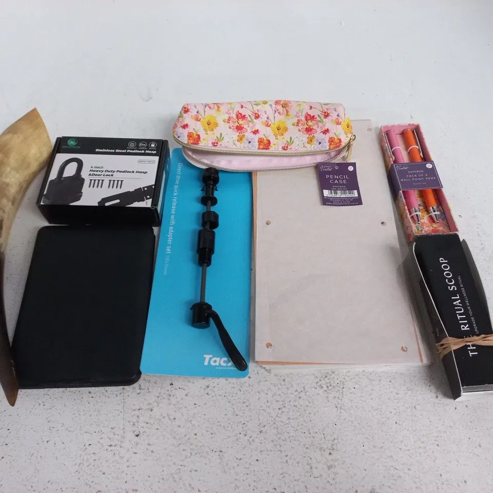 LOT OF APPROXIMATELY 12 ASSORTED HOUSEHOLD ITEMS TO INCLUDE HEAVY DUTY PADLOCK, PENCIL CASE AND TACX QUICK RELEASE ADAPTER