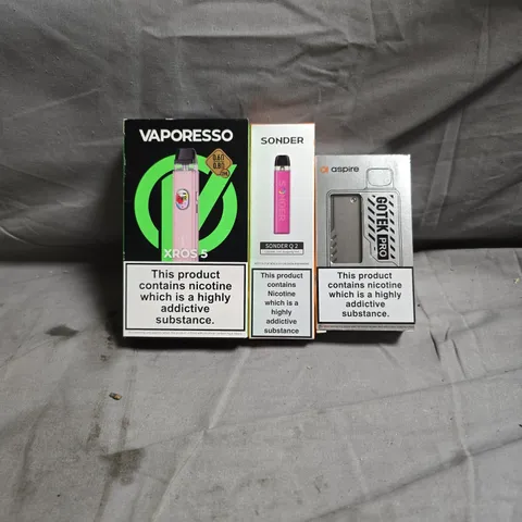 LOT OF APPROXIMATELY 15 ASSORTED VAPING ITEMS TO INCLUDE VAPORESSO/SONDER/ASPIRE