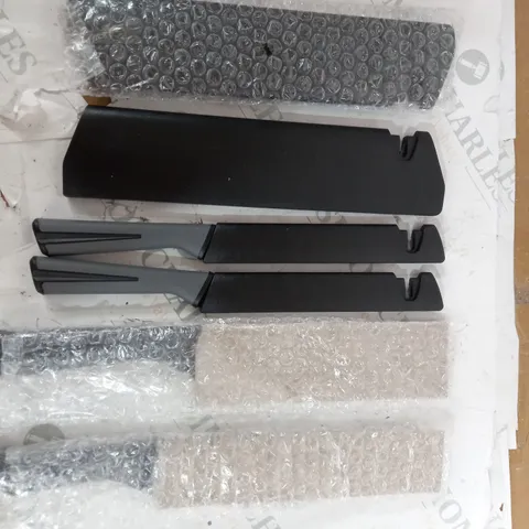 COOK'S ESSENTIALS SET OF KNIVES WITH SHARPENING SHEATHS IN BLACK