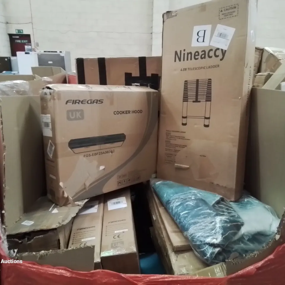 PALLET CONTAINING MIXED BOXED HOUSEHOLD ITEMS TO INCLUDE: COOKER HOODS, 4.5M TELESCOPIC LADDER AND LOTS MORE UNMARKED BOXED ITEMS 