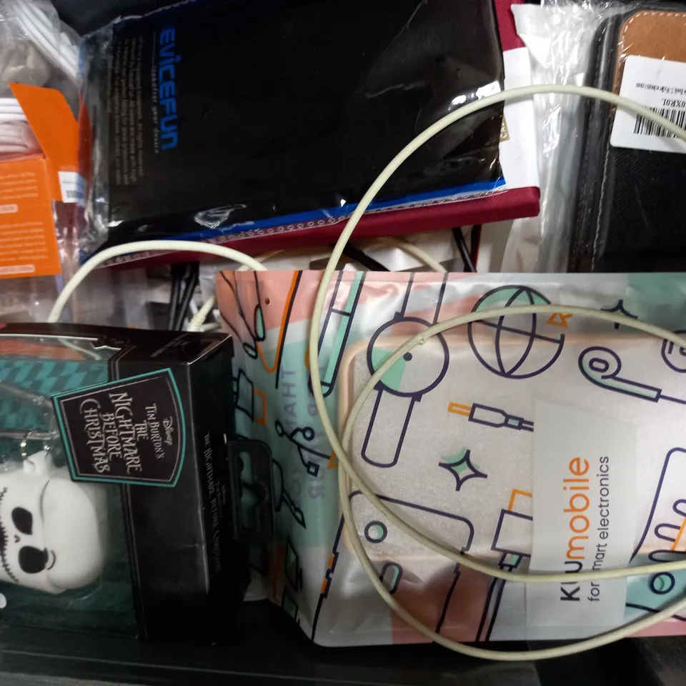 LOT OF APPROXIMATELY 20 PHONE ACCESSORIES, TO INCLUDE CASES, SCREEN PROTECTORS, ETC 