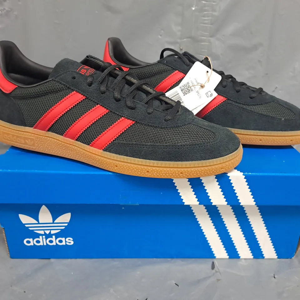 BOXED PAIR OF ADIDAS HANDBALL SPEZIAL SHOES IN BLACK/RED SIZE UK 11