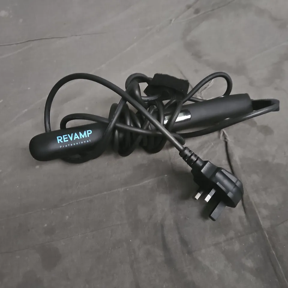 BOXED REVAMP PROGLOSS DIGITAL CERAMIC STRAIGHTENER ST-1000-GB