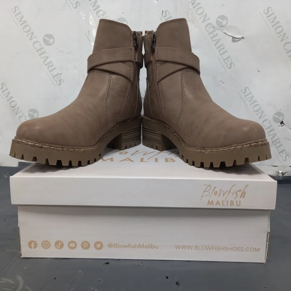 BOXED PAIR OF BLOWFISH MALIBU ANKLE BOOTS IN ALMOND SIZE 6