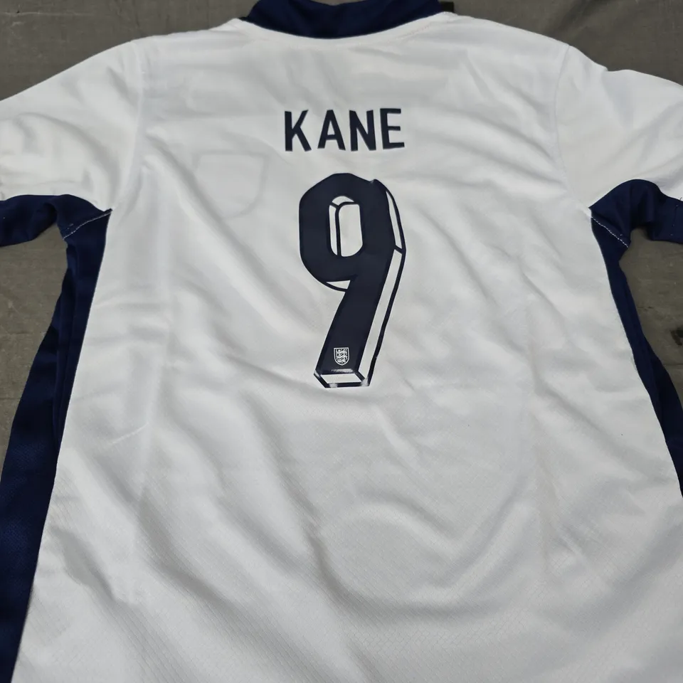 KIDS ENGLAND FC KIT - SIZE 24