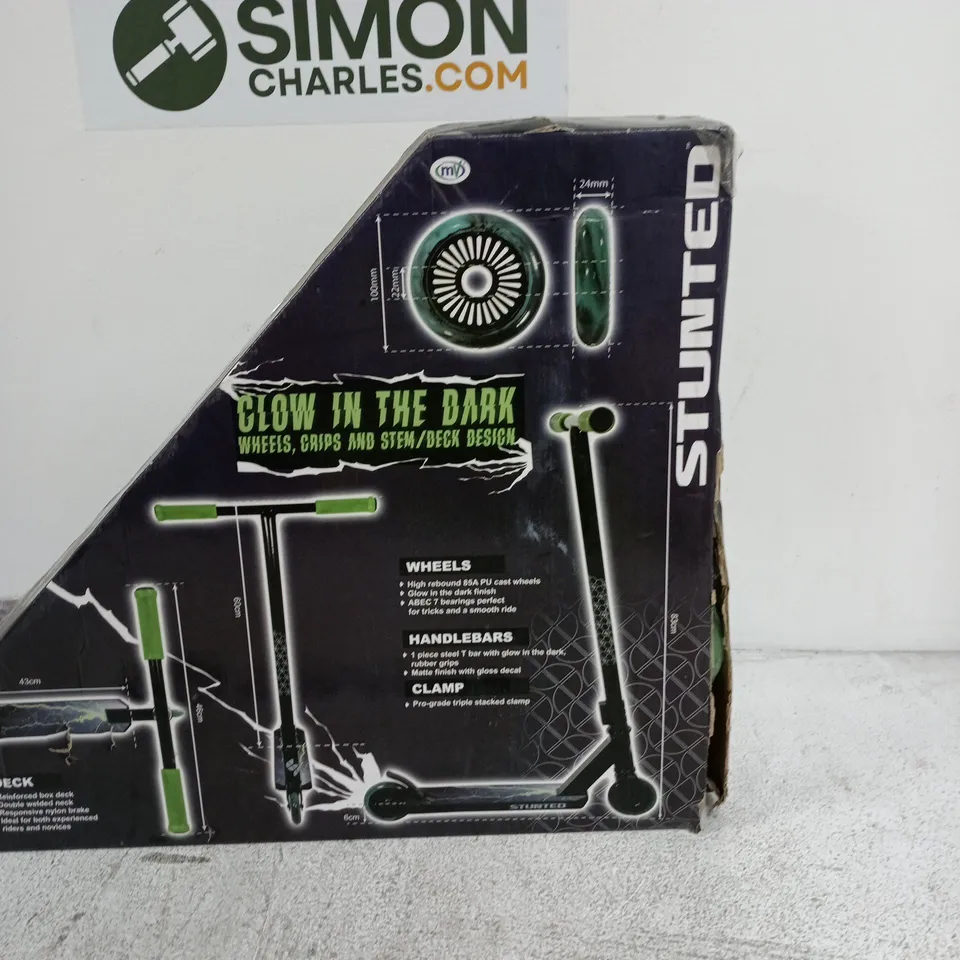 STUNTG GLOW IN THE DARK SCOOTER – TRIPLE CLAMP, WHEELS, GRIPS & DECK DESIGN