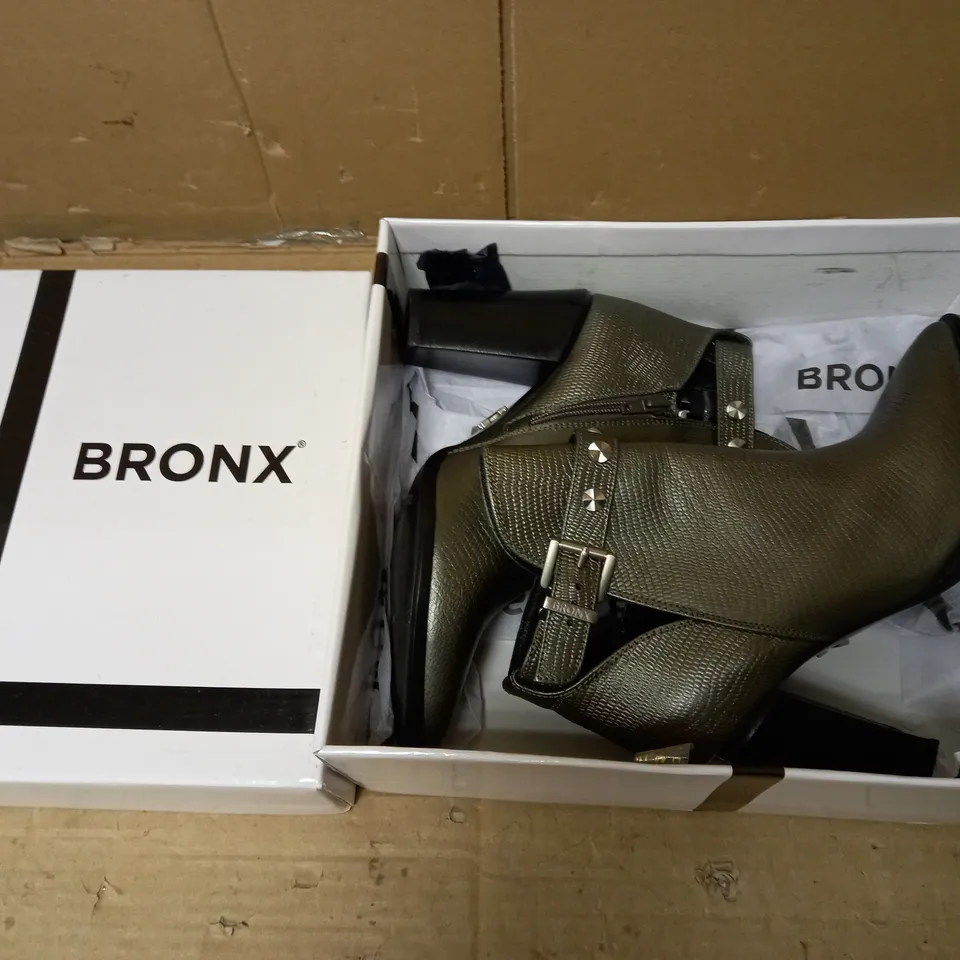 BRONX STUDDED BOOTS (LIZARD PEWTER), SIZE 6 UK
