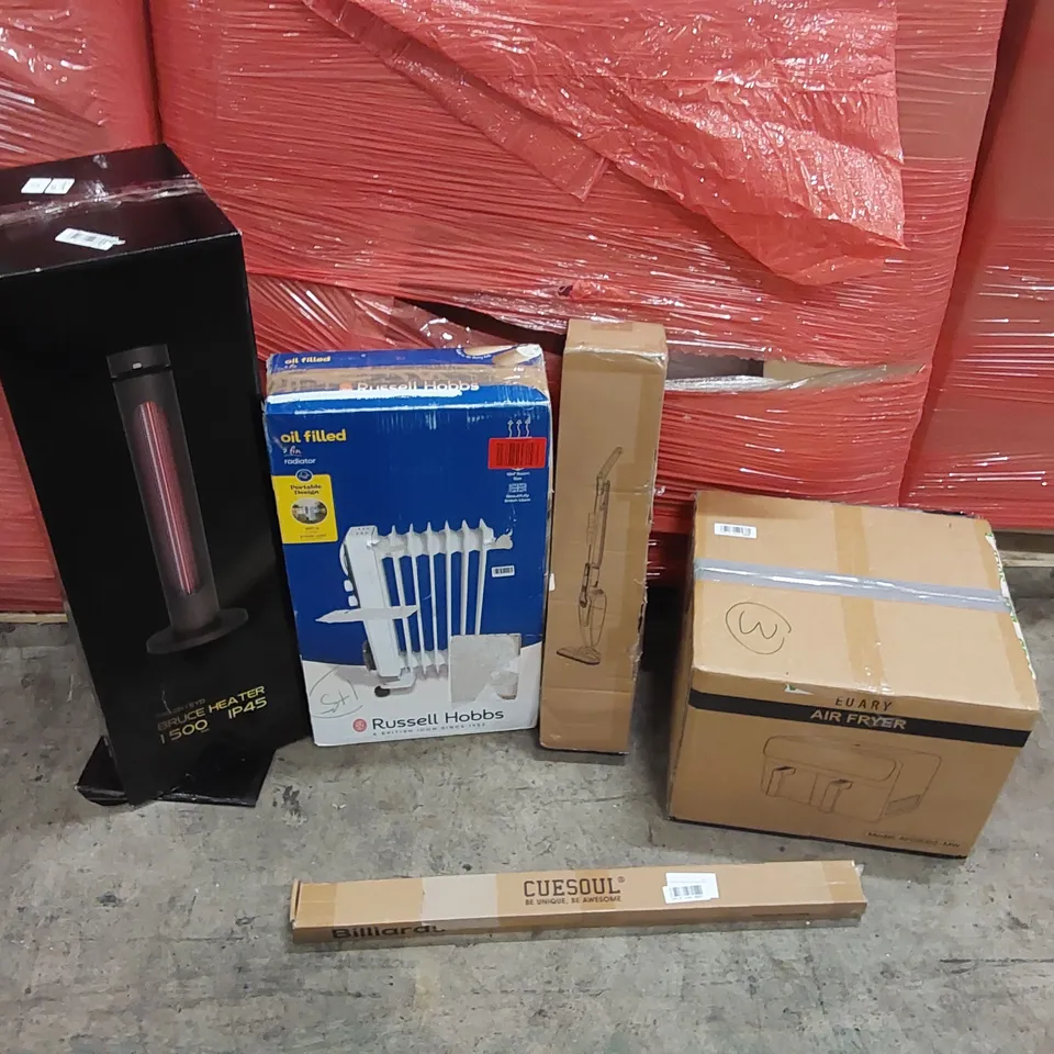 PALLET OF ASSORTED ITEMS INCLUDING: 1500W BRUCE HEATER, OIL FILLED RADIATOR, AIR FRYER, 2-IN-1 STICK VACUUM, POOL CUE ECT