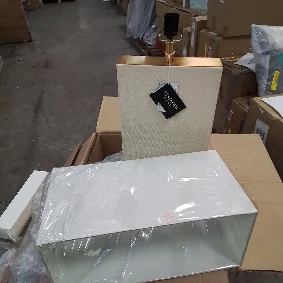 BOXED ANGELINEA SET OF 2 WHITE AND GOLD TABLE LAMP SET