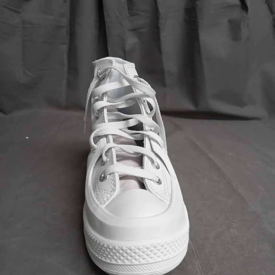 PAIR OF WHITE HIGH TOP CONVERSE SHOES SIZE 5