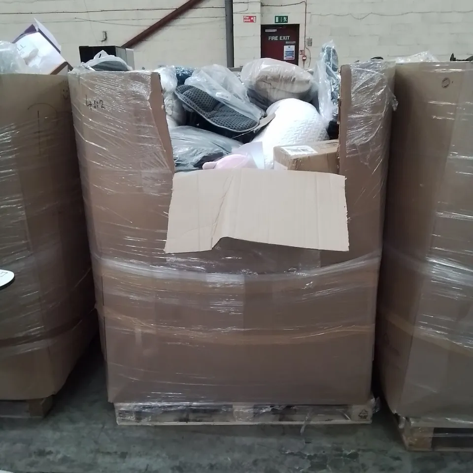 PALLET OF ASSORTED BEDROOM AND COMFORT BASED PRODUCTS TO INCLUDE; PILLOWS, SUPPORT SEAT CUSHIONS AND SIMILARLY RELATED GOODS