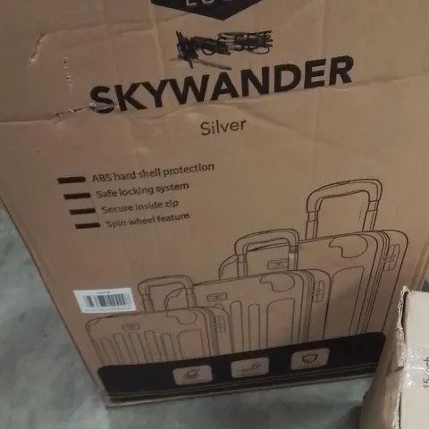 BOXED LUGG SKYWANDER SUITCASE SILVER 