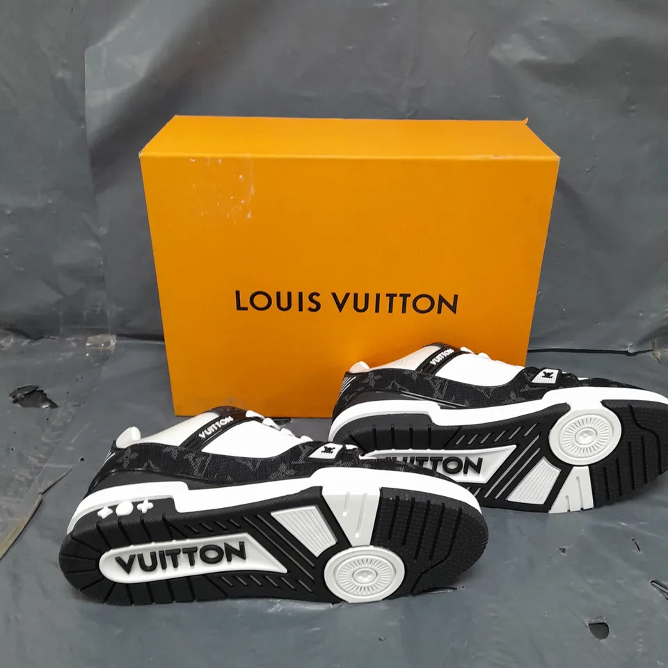 BOXED PAIR OF LOUIS VUITON TRAINER SNEAKERS BLACK/WHITE - 7/41 